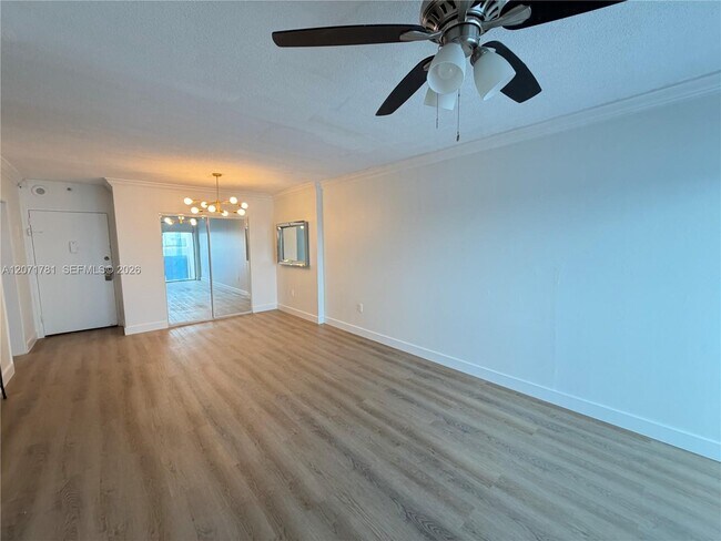 Building Photo - 400 Kings Point Dr