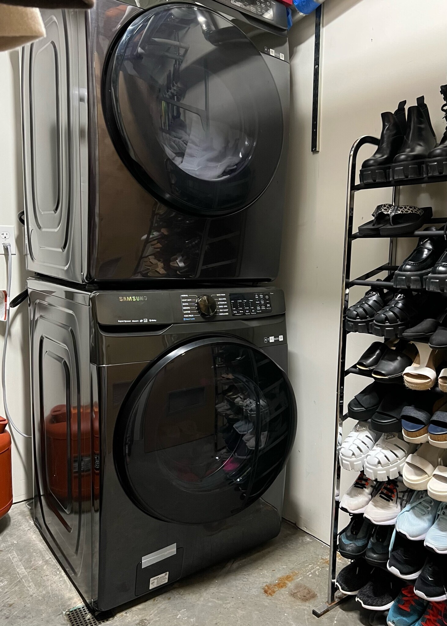 Building Photo - 221 E College St