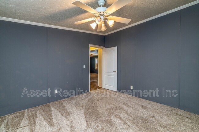 Building Photo - 1322 Silver Charm Way