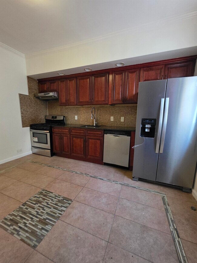 Building Photo - 426 Fairmount Ave