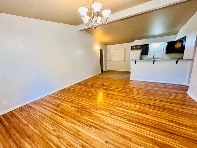 Building Photo - 5519 N Garrison Pl