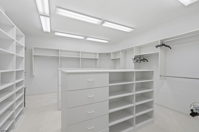 Building Photo - 119 S 11th Ave