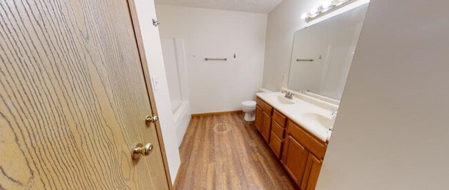 Building Photo - 909 W Cherry St