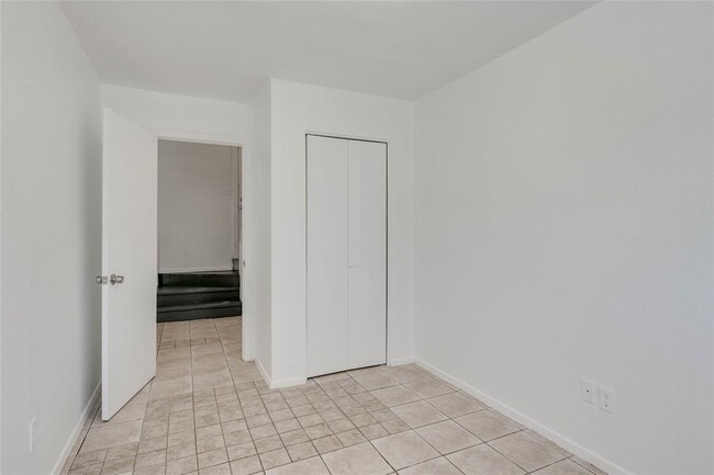 Building Photo - 1303 E St Johns Ave