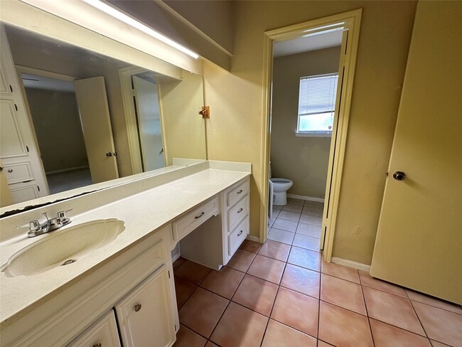 Building Photo - 1937 Arcadia Dr