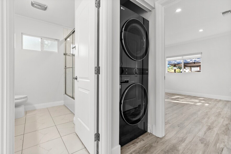 Building Photo - 7911 Fulton Ave