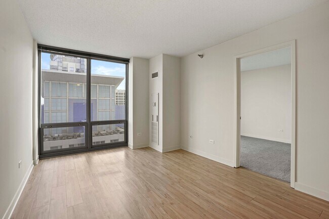 Building Photo - 1265 S Michigan Ave
