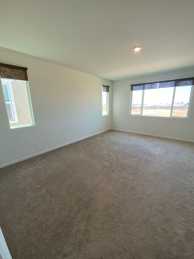 Building Photo - Beautifully upgraded Rocklin 4 Bedroom Home with Owned 15 Panel 5kwh Solar!