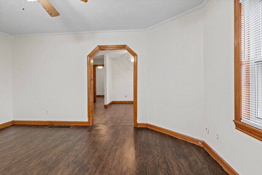 Building Photo - 2219 S Elm St