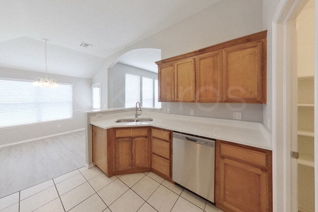 Building Photo - 113 Great Oaks Dr