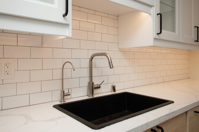 Building Photo - 3637 Glendon Ave
