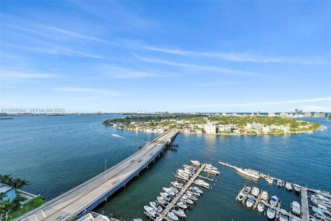 Building Photo - 7601 E Treasure Dr