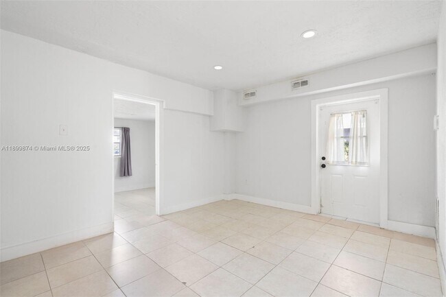 Building Photo - 308 NW 2nd Ave