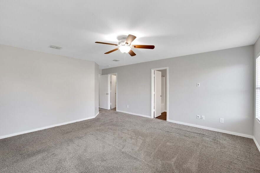 Building Photo - 2708 Bur Oak Dr