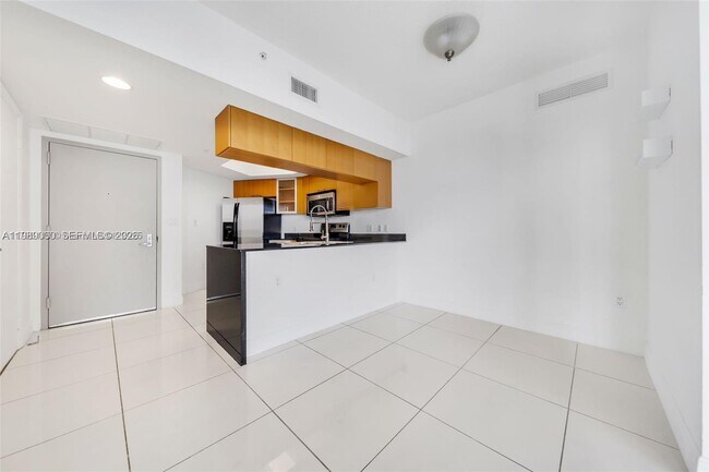 Building Photo - 1750 N Bayshore Dr