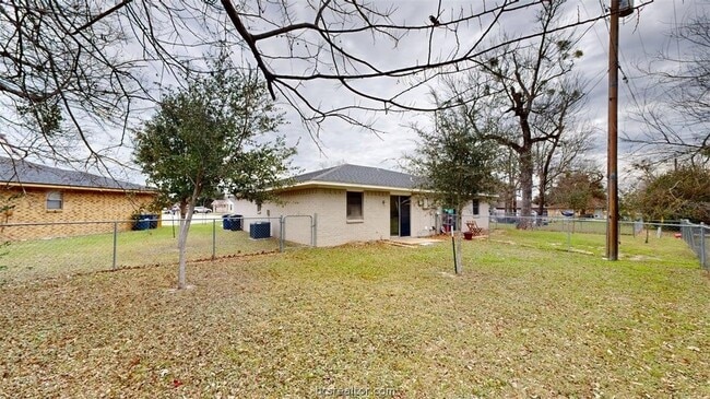Building Photo - 1603 Cloverdale Ct