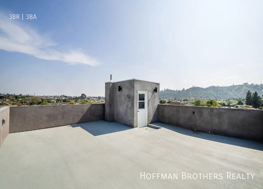 Building Photo - 2681 1/2 Roseview Ave-