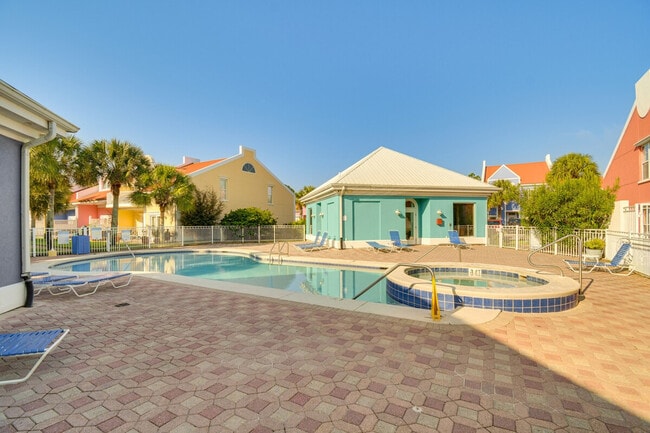 Building Photo - 13941 Del Rio Dr