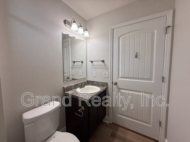 Building Photo - 5621 Flume Dr