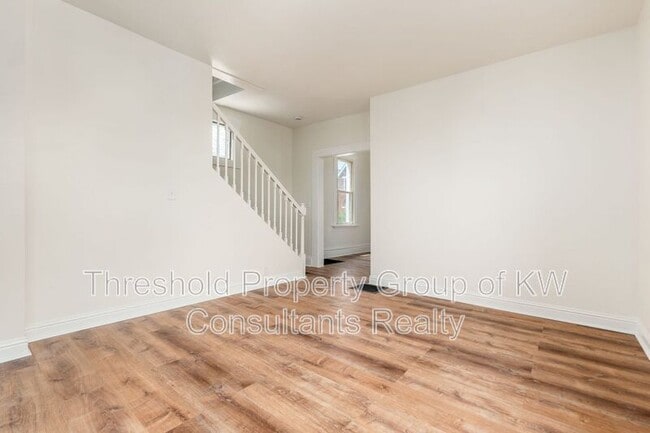 Building Photo - 479 Siebert St