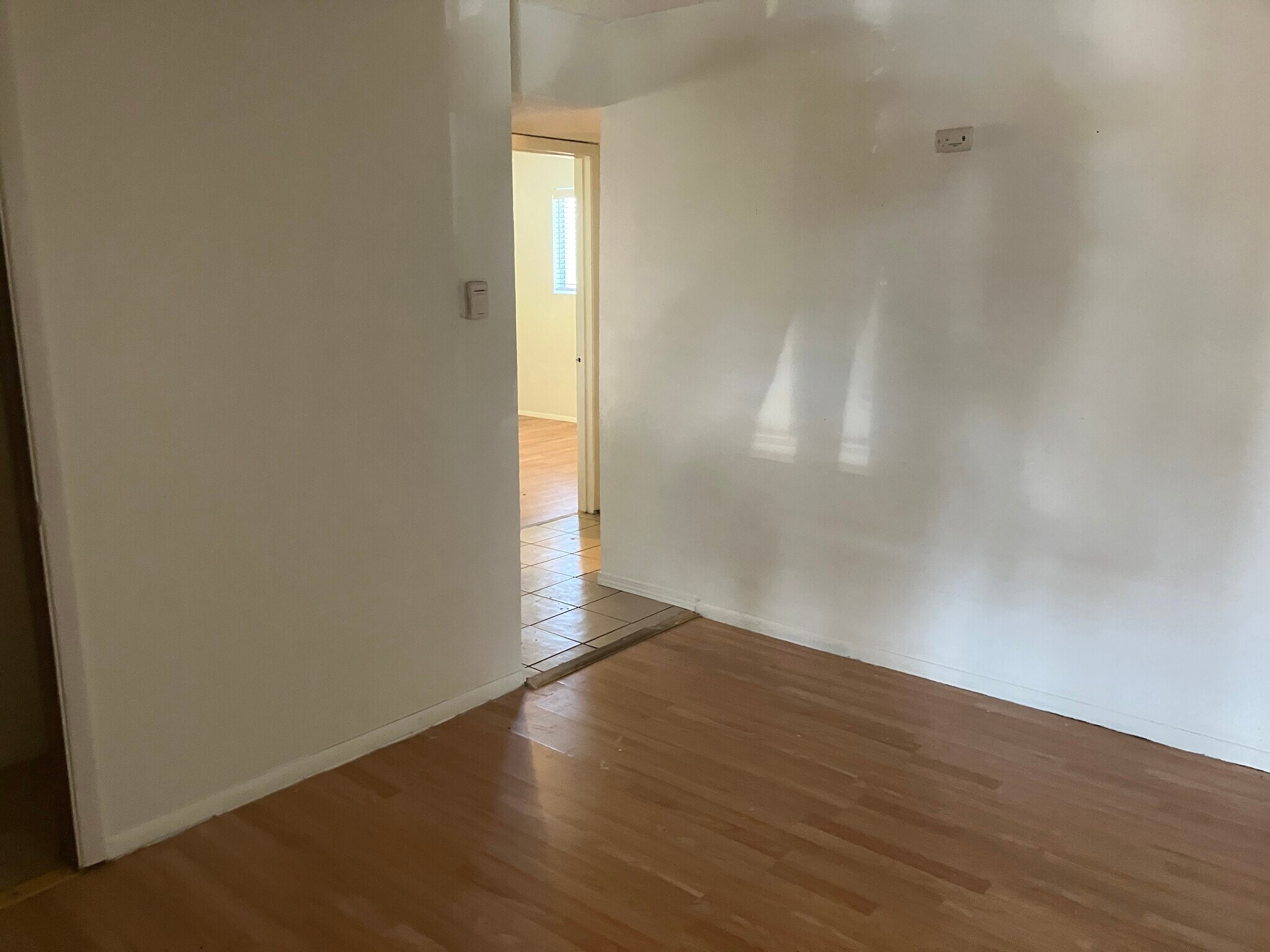 Frontroom leading to bedrooms & bath - 8405 Trumbull Ave SE