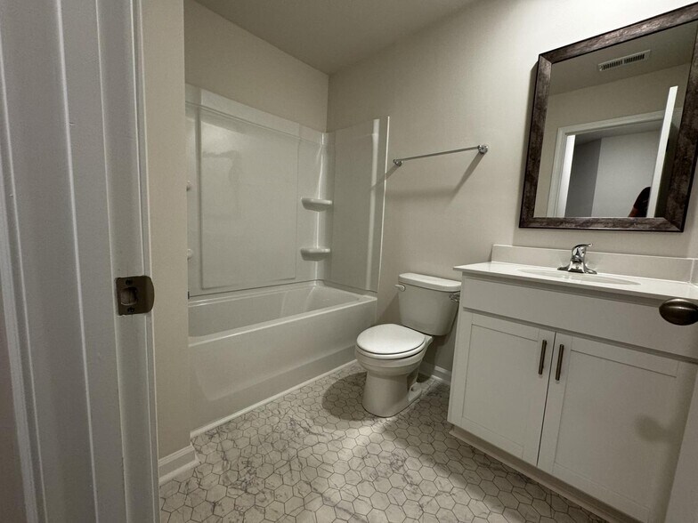 Building Photo - 745 Embark Cir