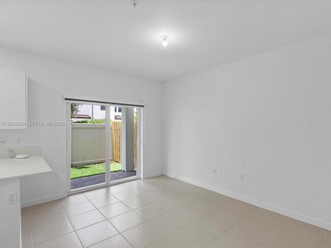 Building Photo - 106 SW 184th Ave