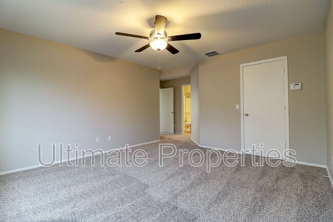 Building Photo - 15591 W Shiloh Ave