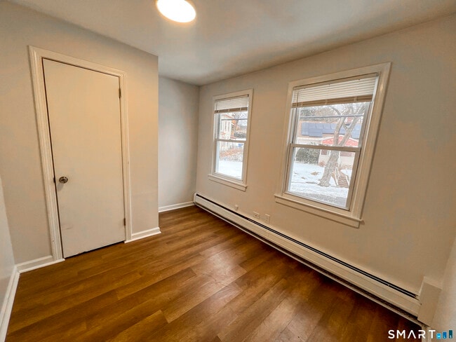 Building Photo - 8 Locust St