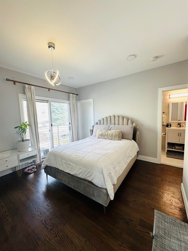 Building Photo - 114 Bleecker St