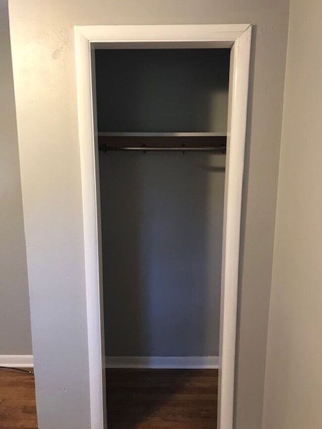 Building Photo - 3 Bedroom 1 Bathroom Single Family Home! A...