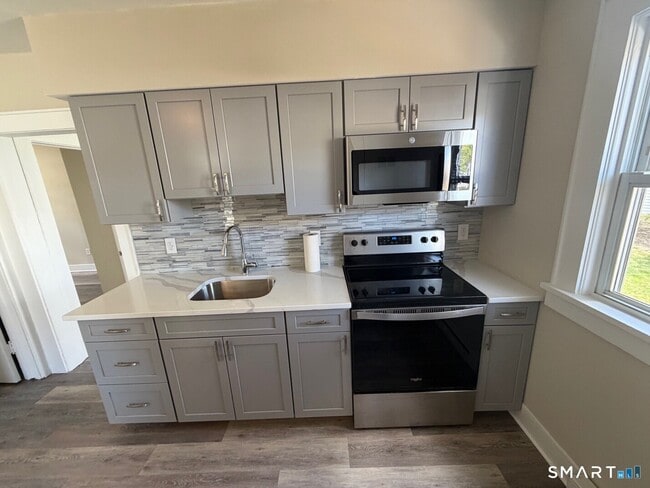 Building Photo - 35 9th Ave