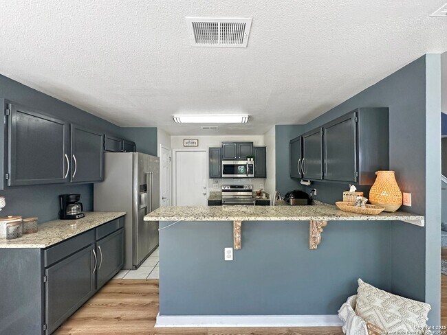 Building Photo - A beautifully remodeled 3-bedroom 2.5-bath...