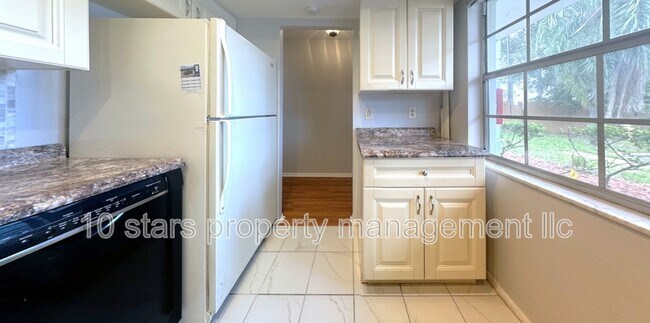 Building Photo - 1433 S Belcher Rd