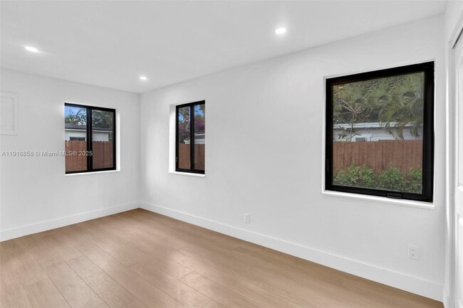 Building Photo - 1123 NE 1st Ave.