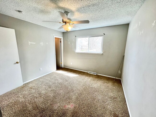 Building Photo - New on the Market! Charming 3-Bed, 1.5-Bat...