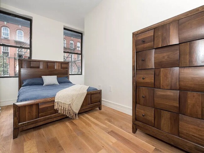 Primary Photo - 309 East 92nd Street