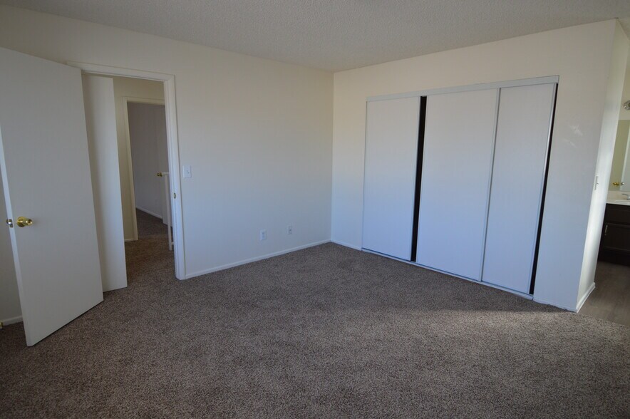 Building Photo - 1553 Teardrop St