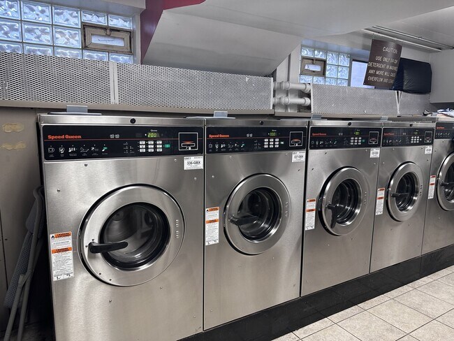 Building Photo - 7337 S South Shore Dr