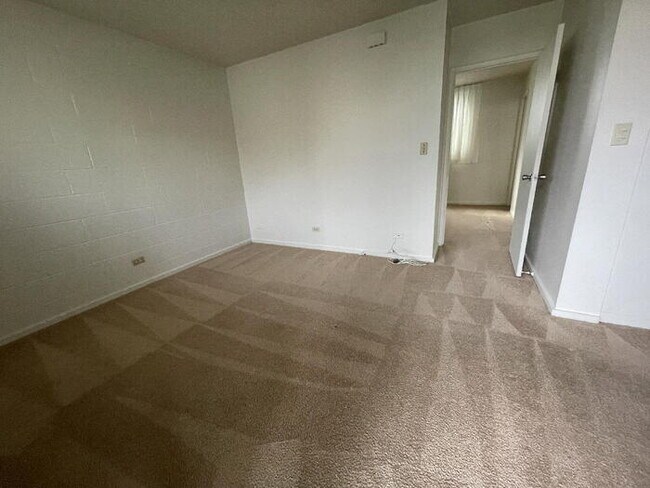 Building Photo - Hokulani Apts 1/1/1 pool, laundry