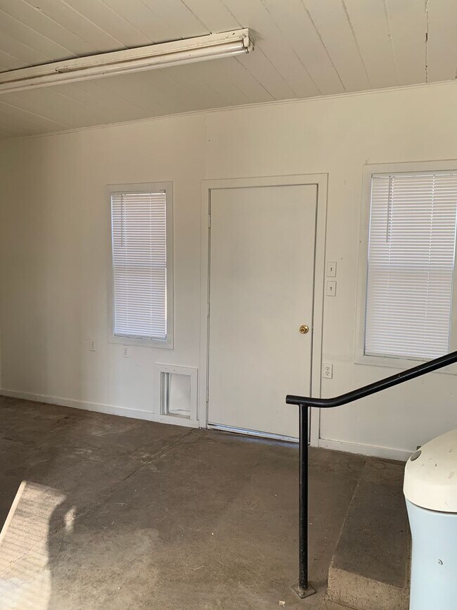 Building Photo - 602 El Margarita Rd