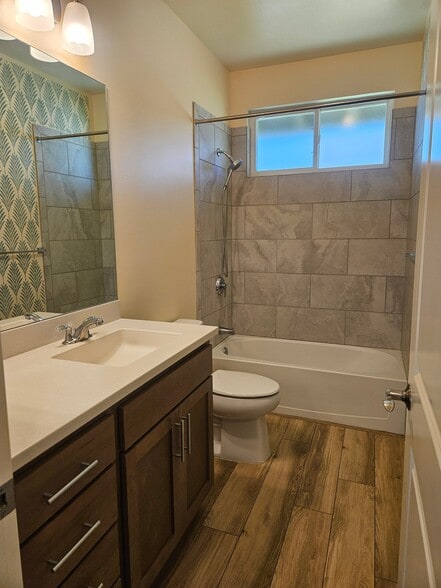 Building Photo - 72 Kupaloke