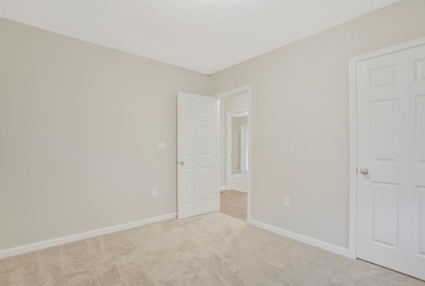 Building Photo - 2148 Green Forrest Dr