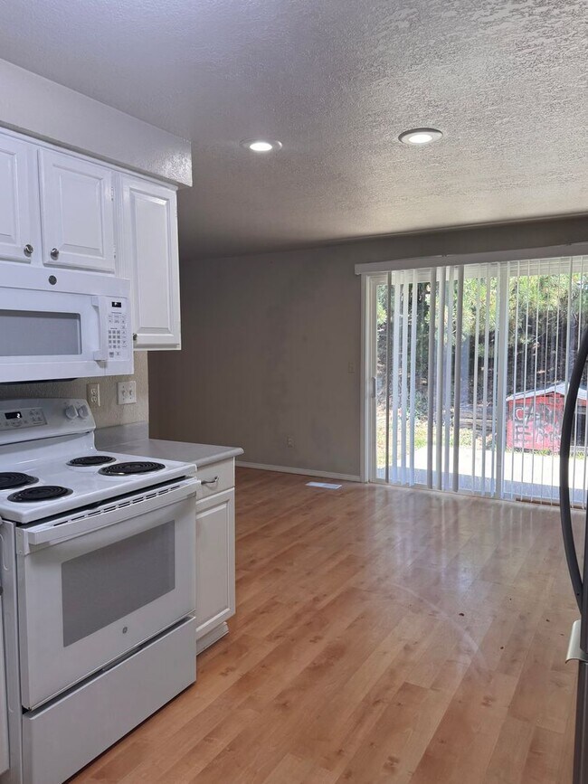 Building Photo - 5303 N Sky Vista Ave