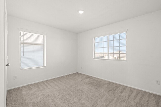 Building Photo - 5026 Lavaridge Dr