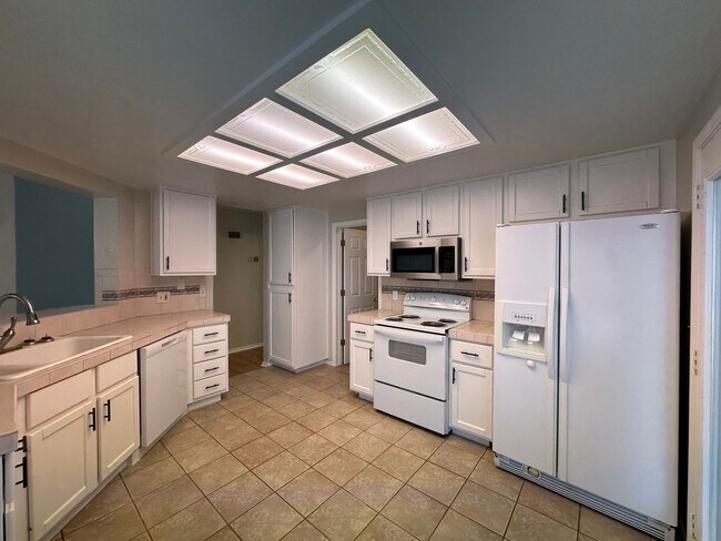 Building Photo - 2-Bedroom Home with Loft in Lakeridge Springs