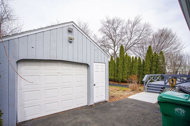 Building Photo - 52 Ludger Ave