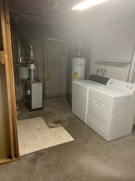 Building Photo - 2641 Lynwood Ln