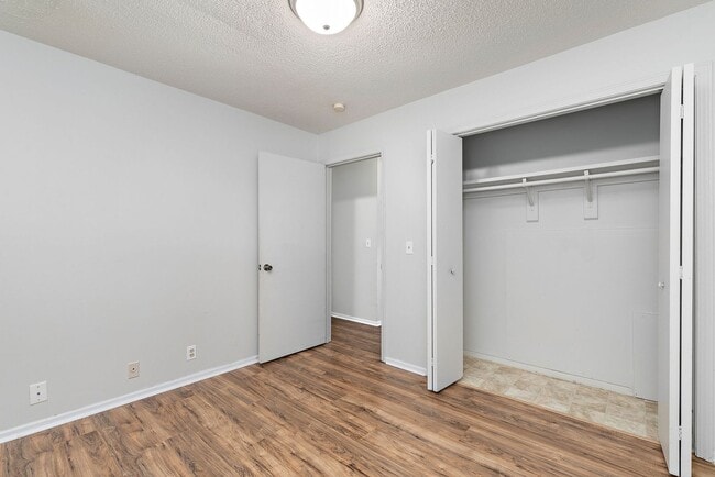 Building Photo - 2 Bedroom, 1 Bath Apartment at the Brookside Apartments!