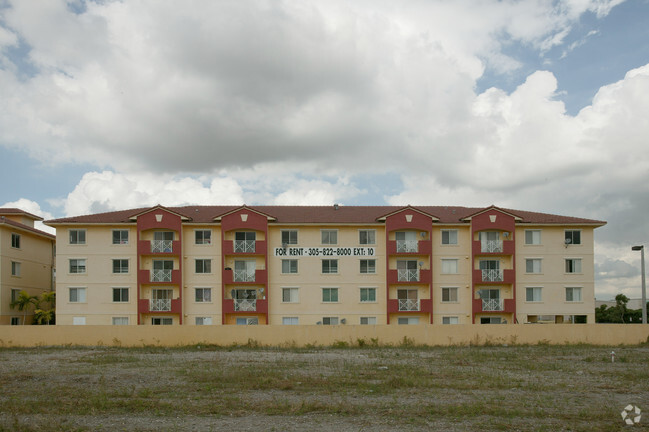 Building Photo - Ibis Villas